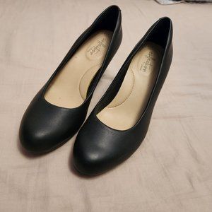Clarks black pumps (size 6.5)